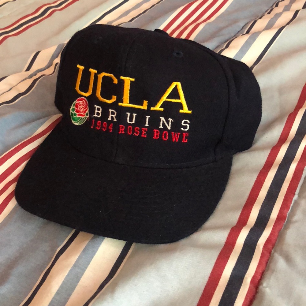 CLEAN VINTAGE UCLA SNAPBACK🔥